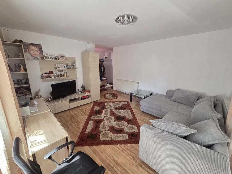 Apartament cu 2 camere, decomandat, parcare, zona Eroilor - 2