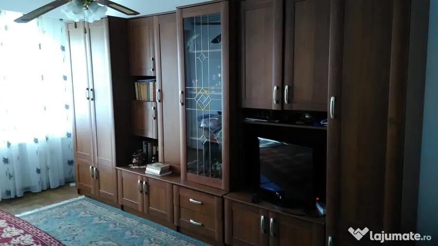 Apartament cu 3 camere decomandat în Lipovei
