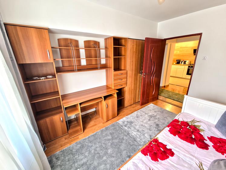 Apartament cu 3 camere decomandat în Lujerului