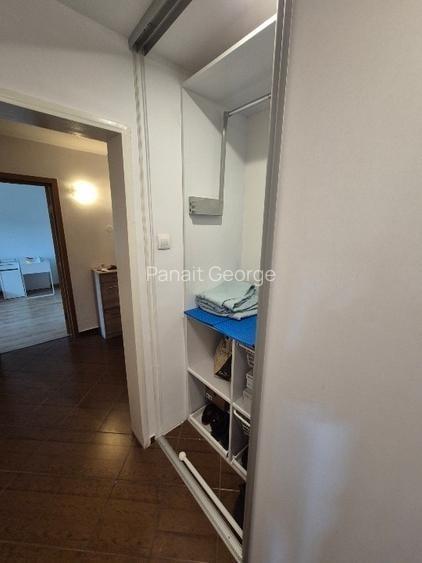 Apartament cu 3 camere decomandat, mobilat în Titan