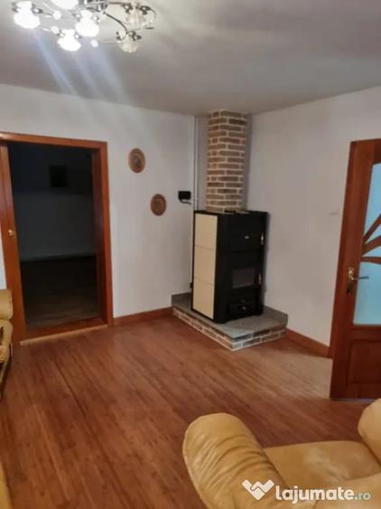 Casă cu 4 camere cu Teren 1724 Mp în Iaslovăț
