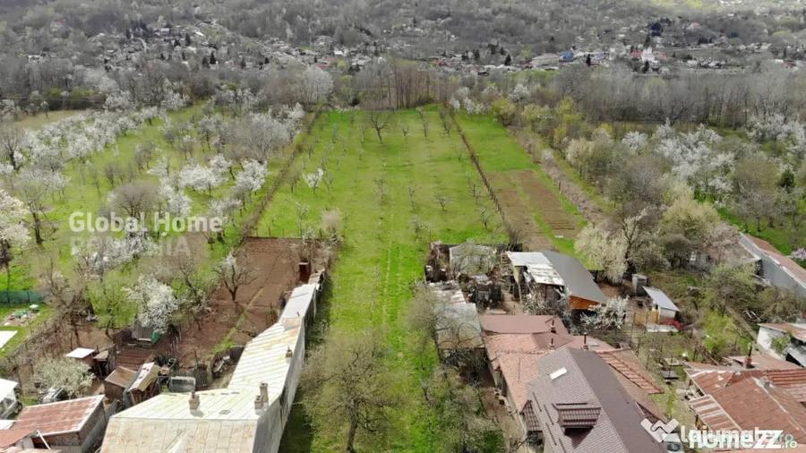 Teren de 4898 mp, în Cornu