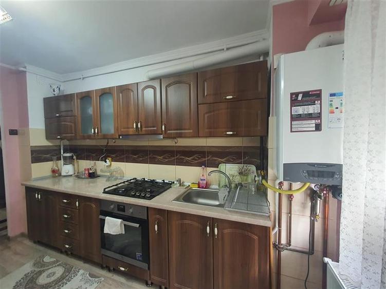 Apartament cu 2 camere decomandat, mobilat în Central