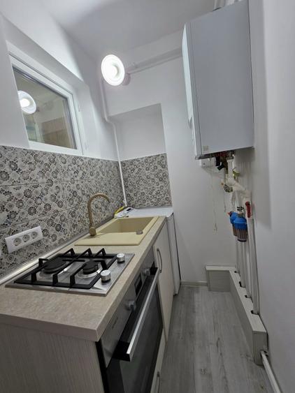 Garsonieră decomandată în Sud