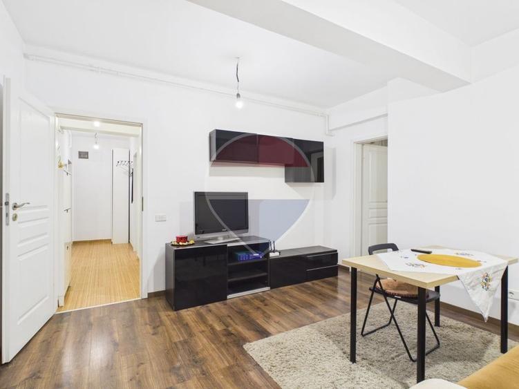 Apartament cu 2 camere semidecomandat, mobilat în Vest