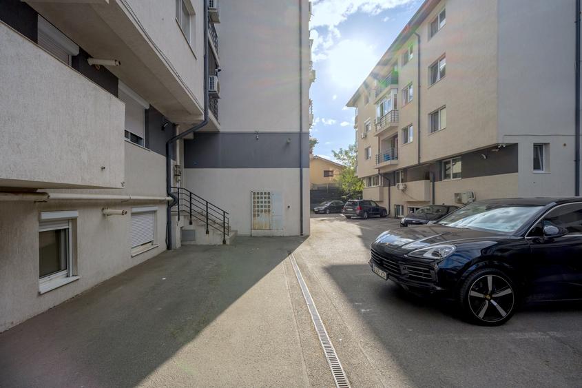 Apartament cu 3 camere decomandat în Titan