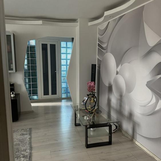 Apartament cu 3 camere semidecomandat în 13 Septembrie