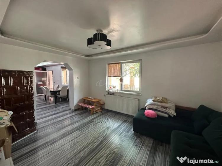 Casă cu 6 camere cu Teren 238 Mp în Central