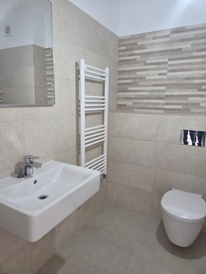 Apartament cu 2 camere decomandat în Tractorul