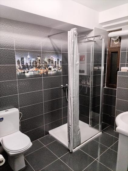 Apartament cu 3 camere semidecomandat în Dămăroaia