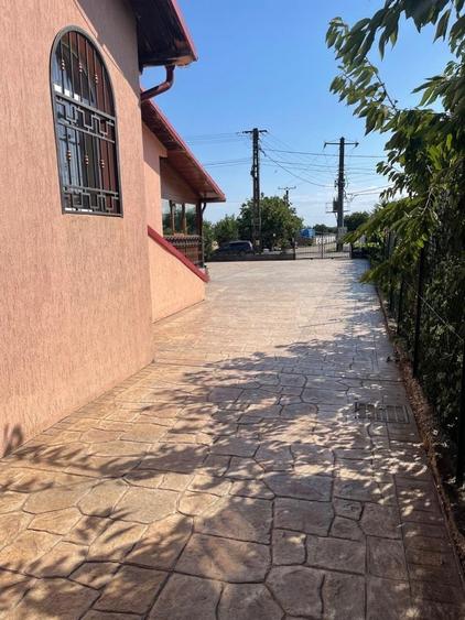 Casă cu 4 camere în Garoafa