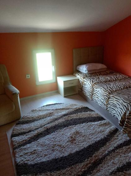 Inchiriez 5 camere, baie, bucatarie - 3