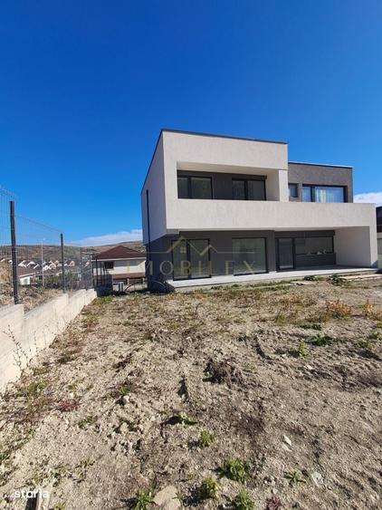Casă cu 4 camere în Chinteni
