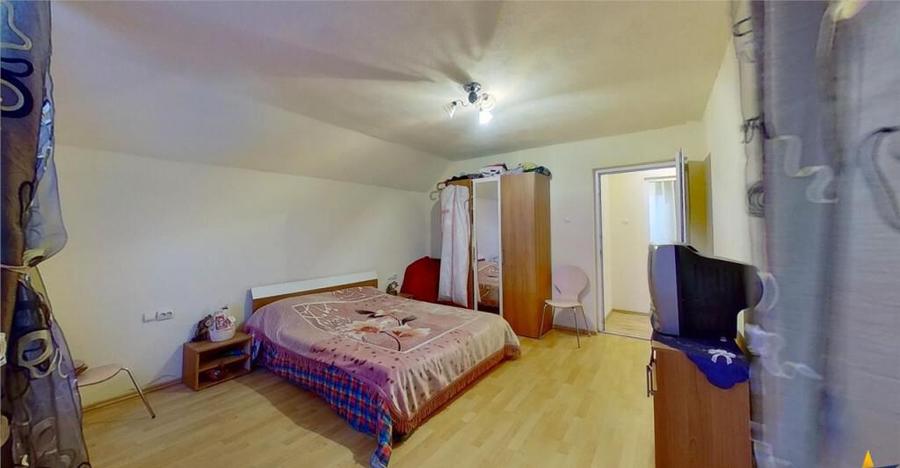 Acasa in Rasnov:Casa cu 5 camere,curte mare si liniste depli - 12