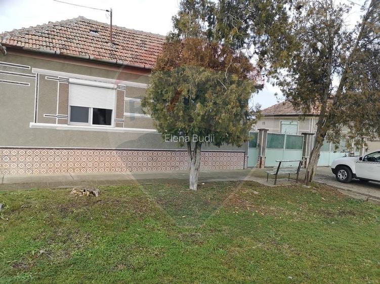 Casa cu teren 2900 mp 5 camere de vanzare IRATOISU Casa cu teren 2900 mp 5 camere de vanzare IRATOISU