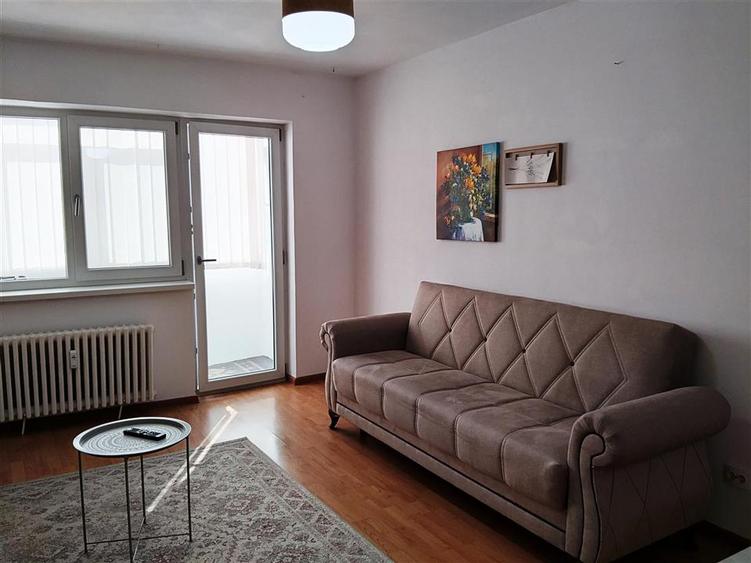 Apartament cu 2 camere decomandat, mobilat în Sud