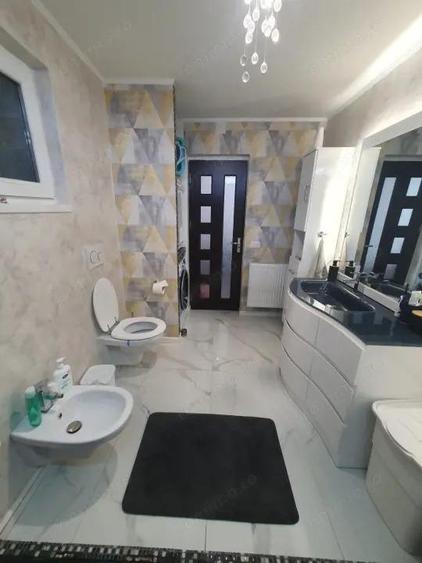 CASA DEOSEBITSA MOBILATA in stil italian ,zona podul VIORELE , teren 280 mp - 13