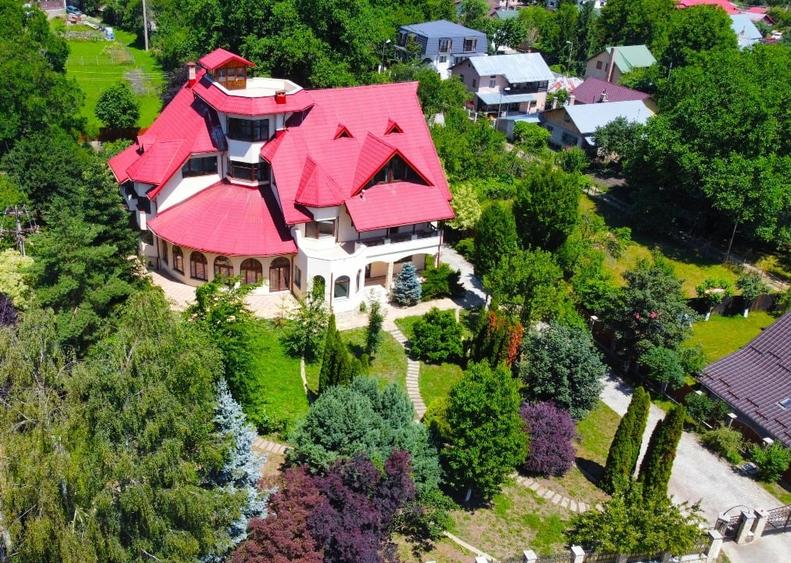 Casa / Vila / Conac Breaza 15 camere + - 1