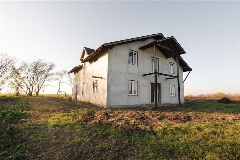 RECO casa Inand la rosu cu teren imens - 29