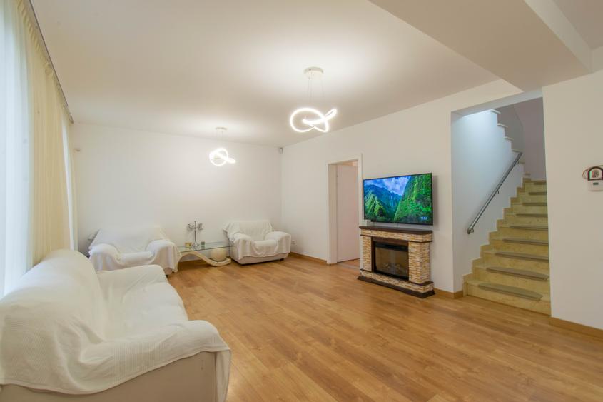 Vilă modernă cu vedere la lac, minicomplex inchis - 12