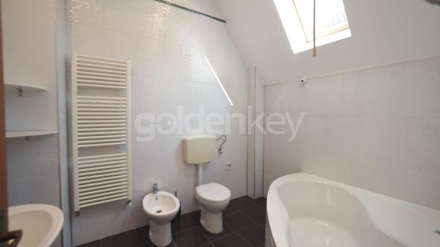 Vila cu 6-7 camere si gradina generoasa - 11