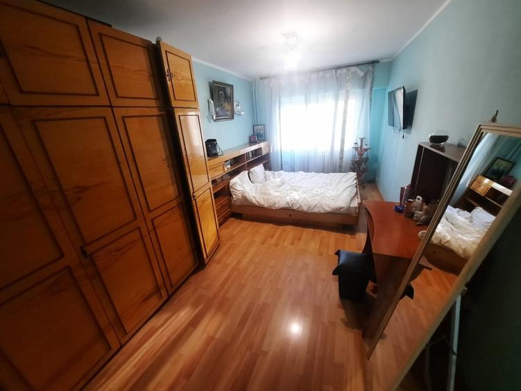 Apartament cu 2 camere decomandat 3/8, zona Nicolina - 3