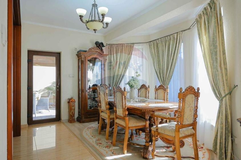 De vânzare vilă cu 7 camere, drum privat, în zona de Dealuri - 11