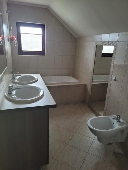 Casă spațioasă și modernă de 220 mp - 16