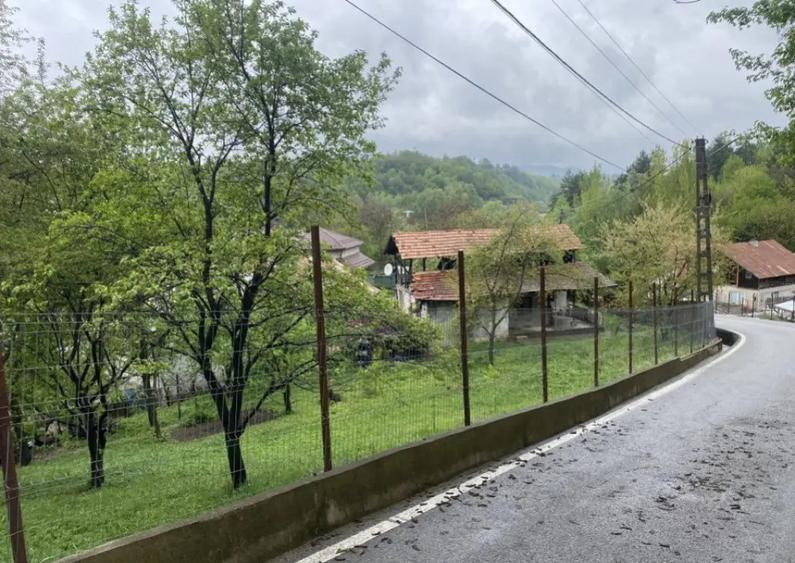 Teren intravilan, 900 (mp), zona Cornu de sus - 4