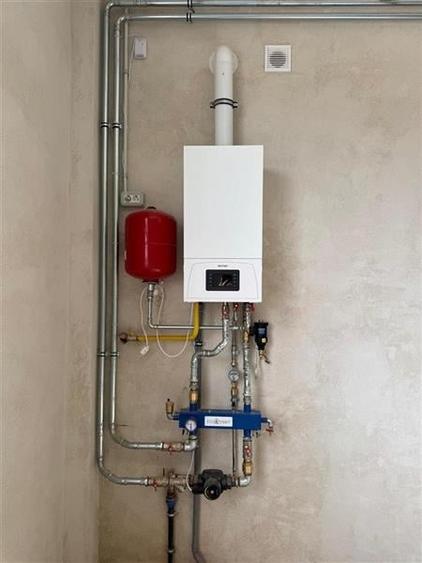 Hală formata din 2 corpuri 440 mp , H - 4 - 6 metri, Valea Lupului - 4