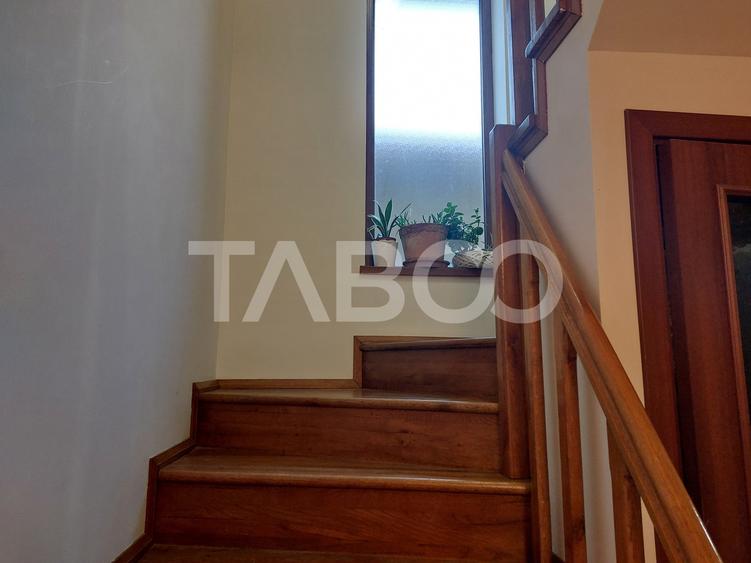 Duplex de vanzare P+M 100 mpu 4 camere curte libera 110 mp Cisnadie - 18