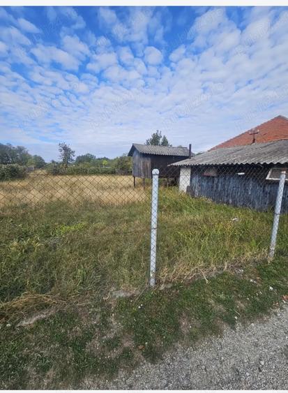 Casa de vanzare si teren - 4