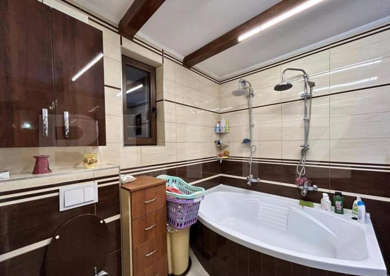 Casa pe 2 nivele , 240 mp , zona Draxlmaier - 31