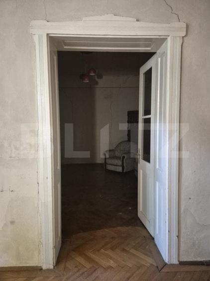 Casa, zona centrala, curte comuna - 6