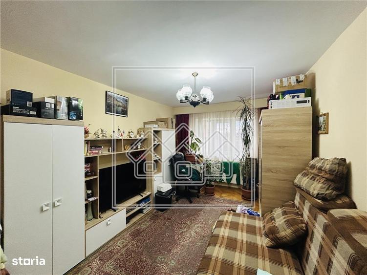 Ap cu 2 camere, pivnita, Etaj 2\/5 - Zona Valea Aurie - 1