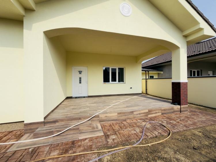 Duplex despartit prin camera tehnica, 3 camere - Beregsau Mare - 1