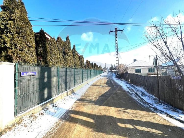 Teren de vânzare strada Bradului zona Lilieci - 1