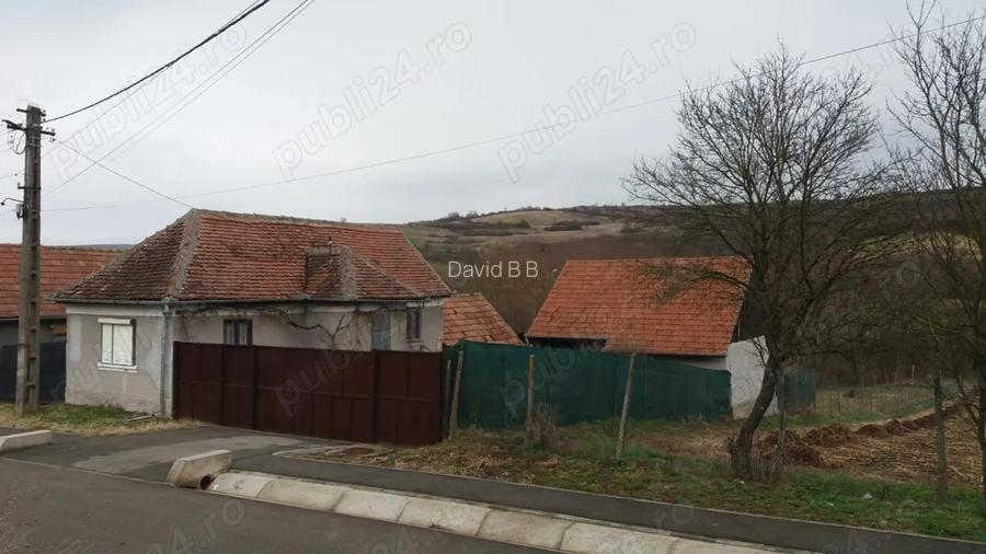 Vand casa la ?ara la 35 km de Sibiu