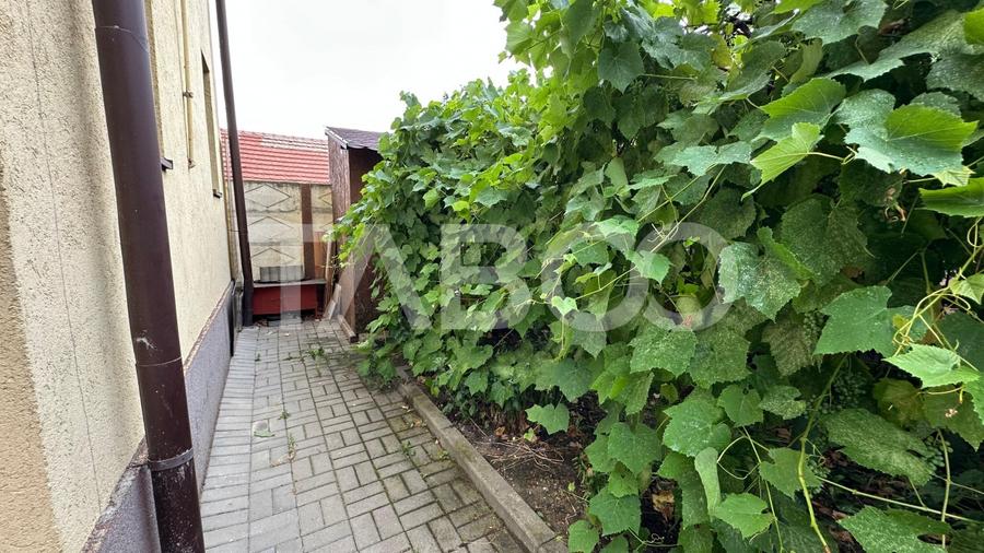 Casa curte libera 300mp 8 camere individuala zona Calea Poplacii Sibiu - 10