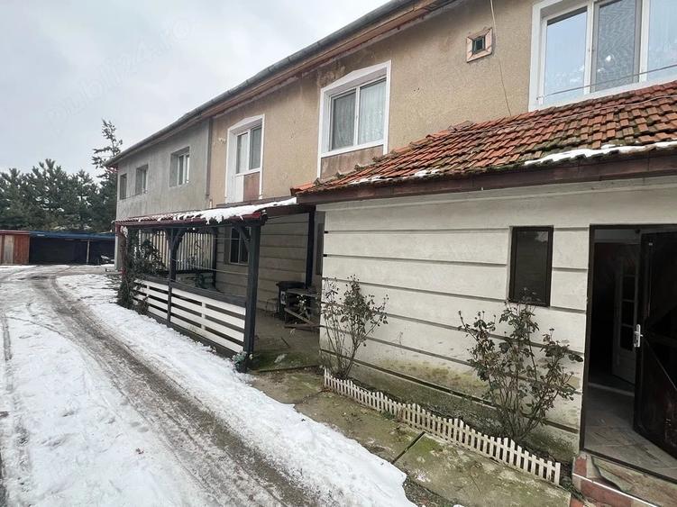 Apartament cu 3 camere decomandat în Bucovăț (Remetea Mare)
