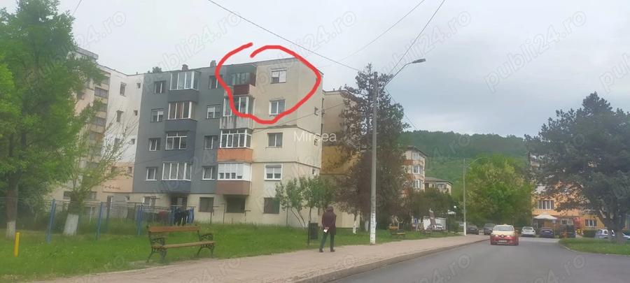 Vand apartament 2 camere Brad