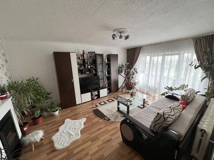 Apartament cu 4 camere decomandat, mobilat în Girocului
