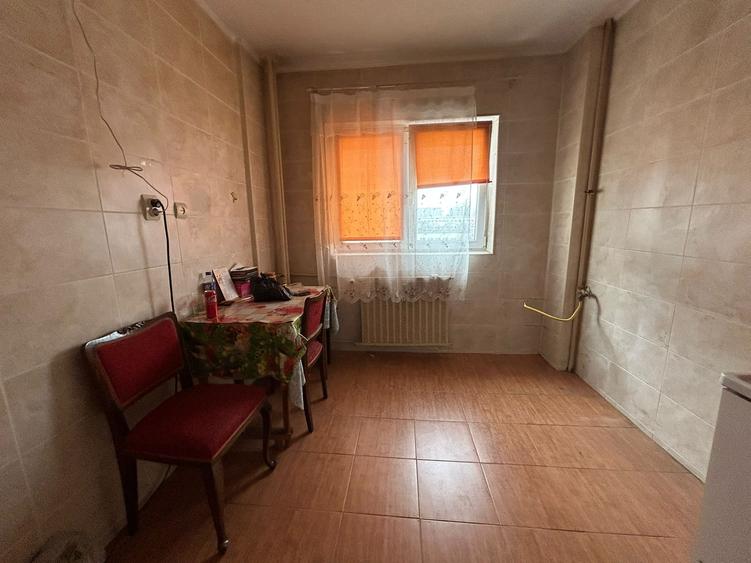 B-dul Ghencea str. Costantin Titel Petrescu nr 3, aproape de parc,metrou - 4