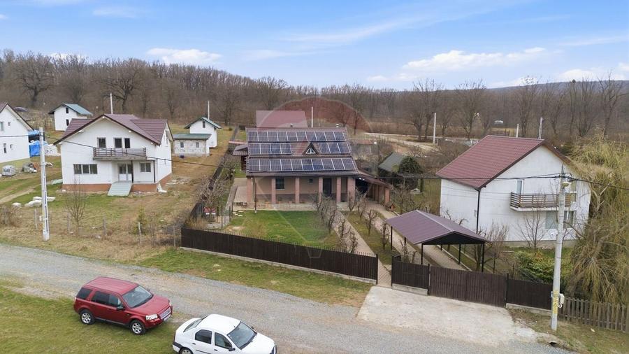 Casă / Vilă cu 5 camere de vânzare - 1