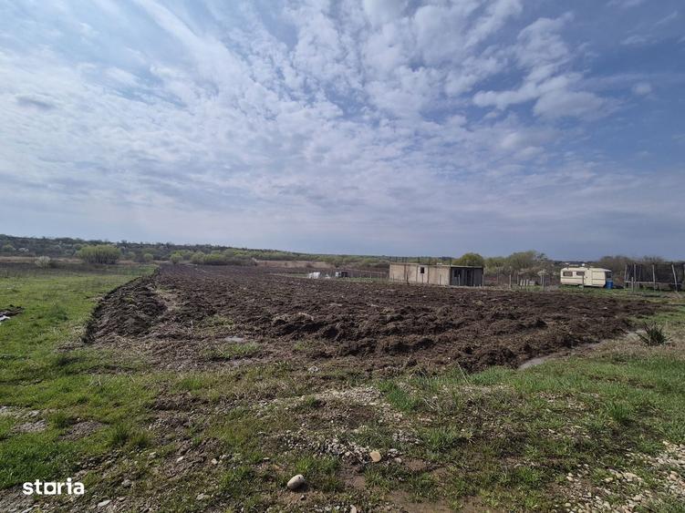 Teren intravilan de vanzare, 3300 mp, utilita?i - 1