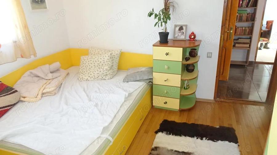 Vand casa in sistem P+M, are suprafa?a utila 160 mp,finisata integral ?i echipata complet. - 8