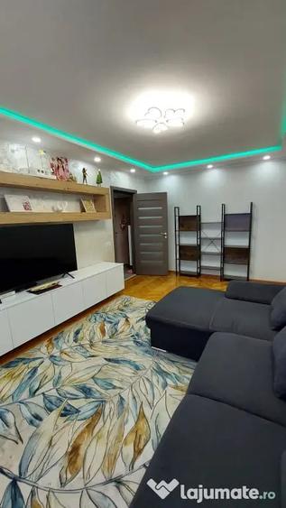 Apartament 3 camere, Vedere panoramica spre Mun?ii Macin si Podul peste Dunare - 1