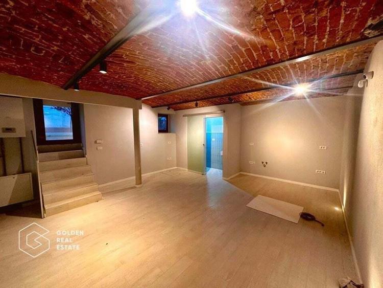 Oportunitate!Spatiu comercial 3 camere+apartament 2 camere la etaj,zona centrala - 1