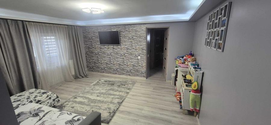 Apartament cu 3 camere semidecomandat în Central