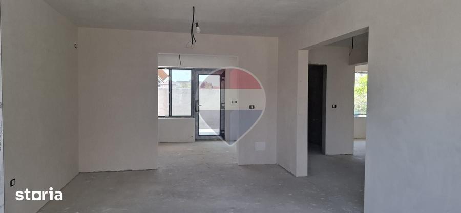 Casă cu 3 camere cu Teren 357 Mp în Golești
